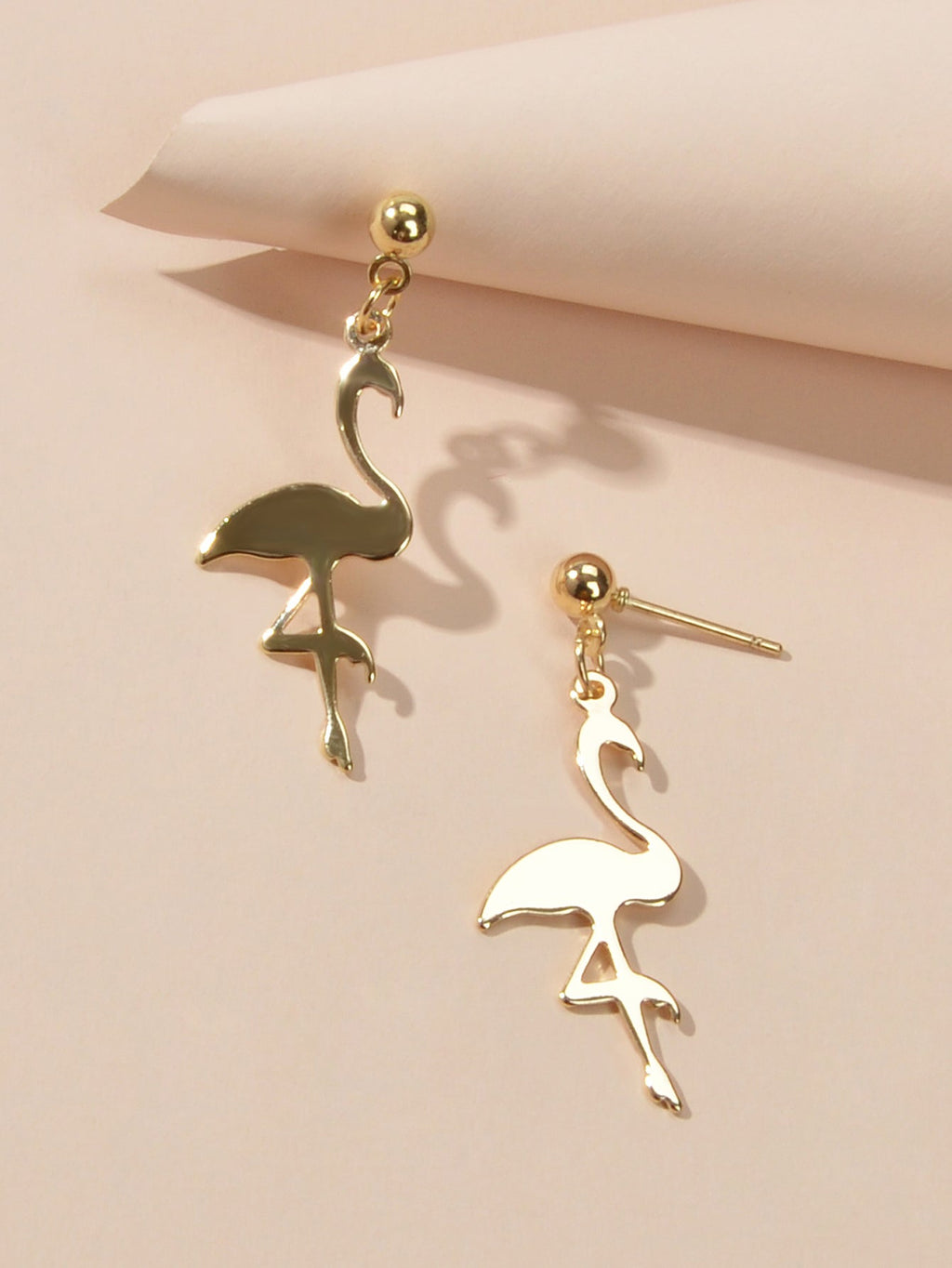 Brincos Flamingo Gold Vellery — Elegância Tropical Dourada-3
